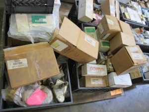 HOWE RICHARDSON SCALE, 28" X 28" SCALE TOP, WITH WEIGHTS, 2000LB CAPACITY. LOADING & HANDLING FEE $15-4529